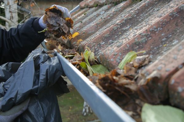 Commercial Gutter Unclogging
